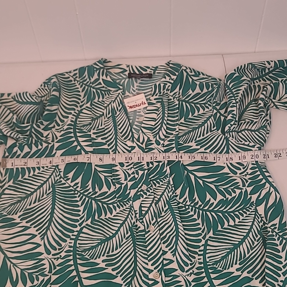 Rachel Zoe Sz M Green and White Leaf Print Long Sleeve Size Medium Button Front - Picture 5 of 11
